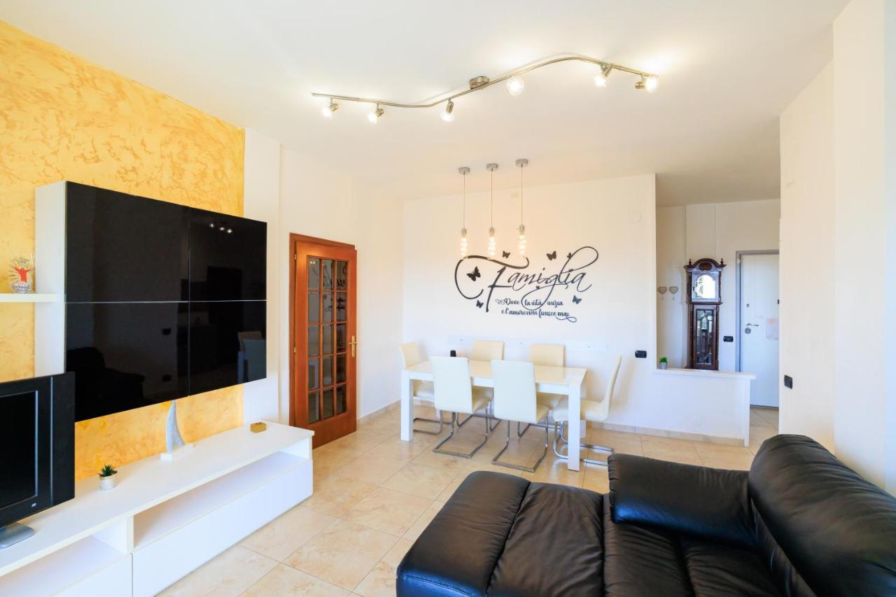 L' Essenziale Apartment Livorno Luaran gambar