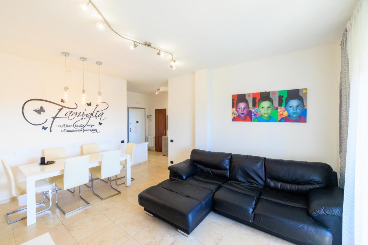 L' Essenziale Apartment Livorno Luaran gambar