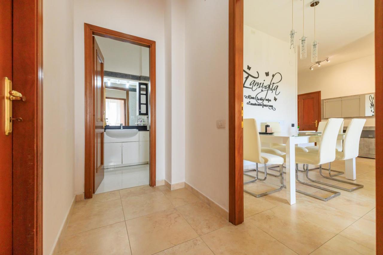 L' Essenziale Apartment Livorno Luaran gambar