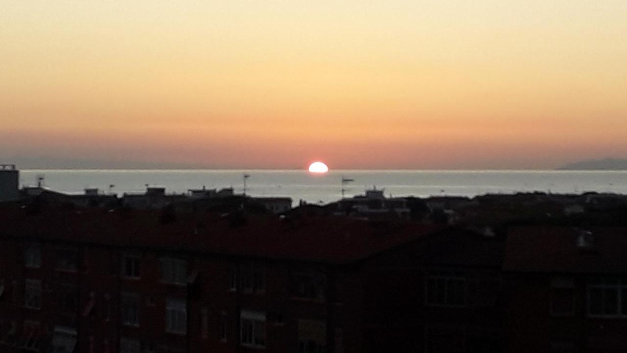 L' Essenziale Apartment Livorno Luaran gambar